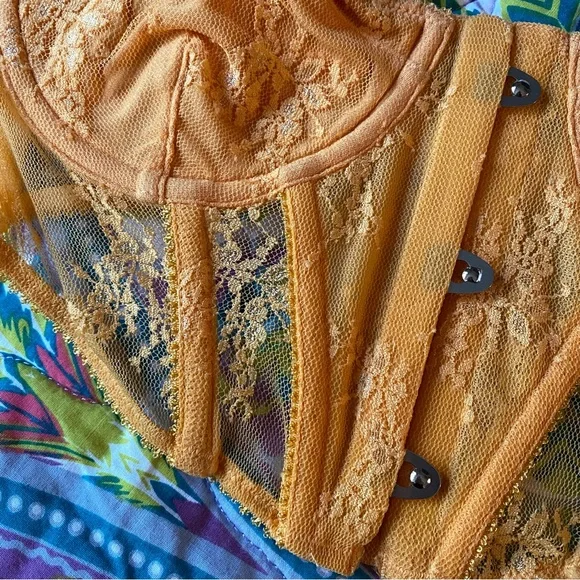 uo lace corset - Picture 9 of 9